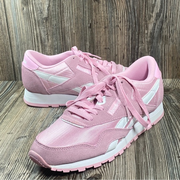Reebok Classic Charming Junior Sz 4 Pink and White Sneakers - Picture 2 of 11